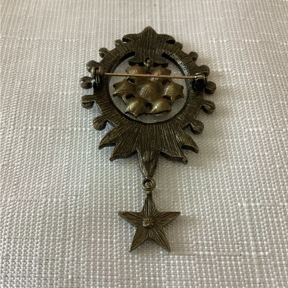 Clear Crystal Rhinestone Brooch - Picture 2 of 2